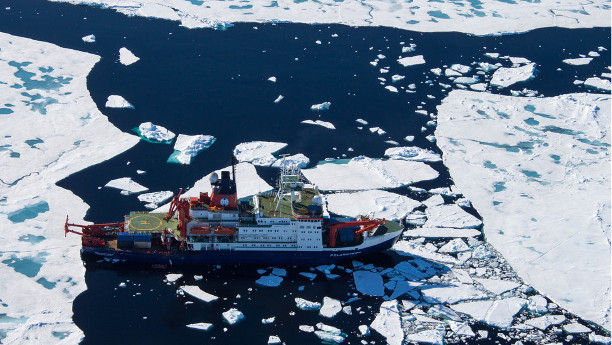 Bei einer Expedition mit dem Eisbrecher "Polarstern" haben Forscher erstmals Plastikmüll auf der Arktis gesichtet.